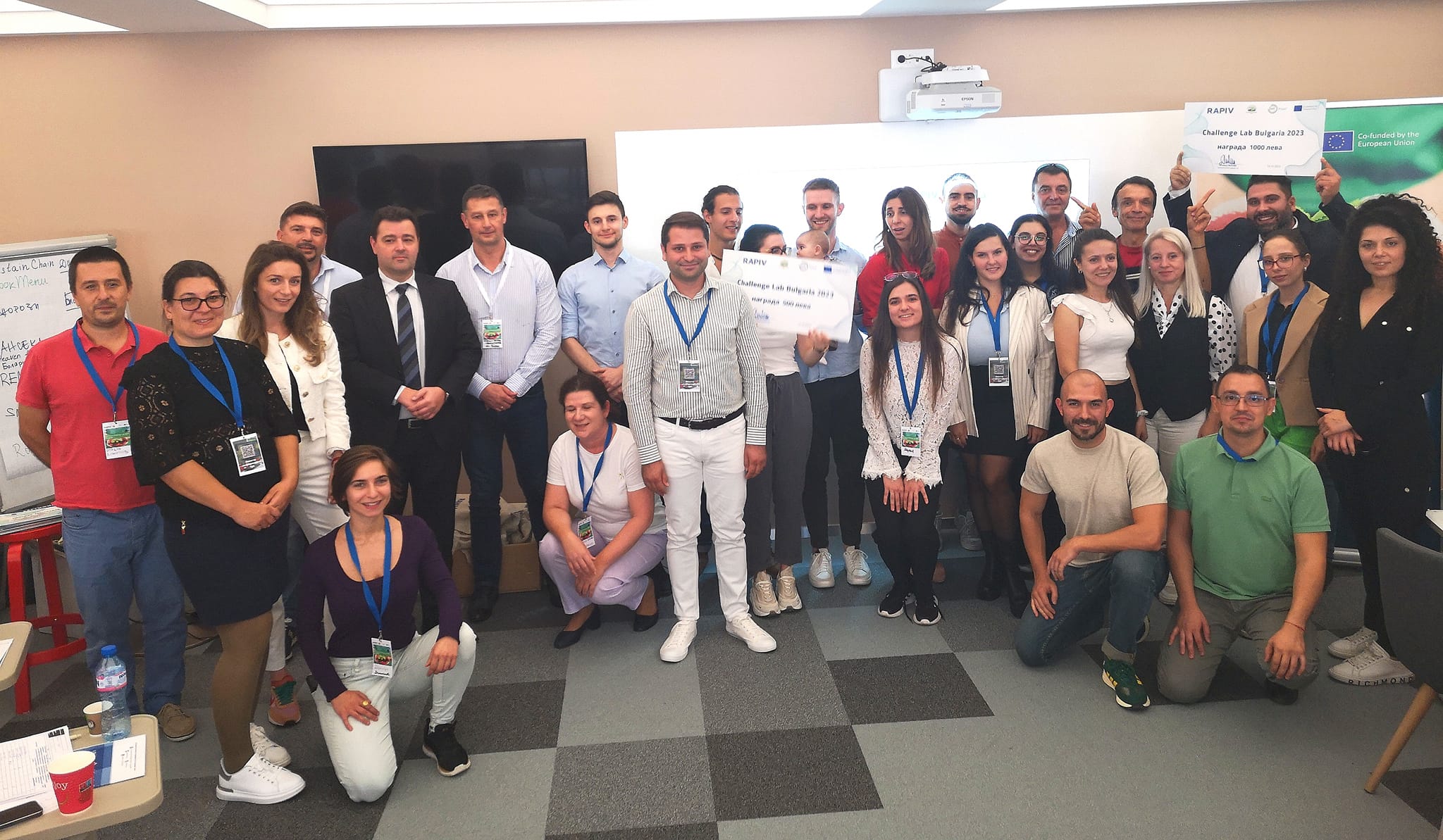 A group photo from the EIT Food Challenge organized by RAPIV.